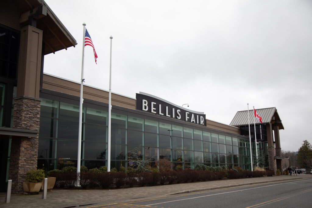 Bellis Fair mall's entrance has large window panes between the entrances.