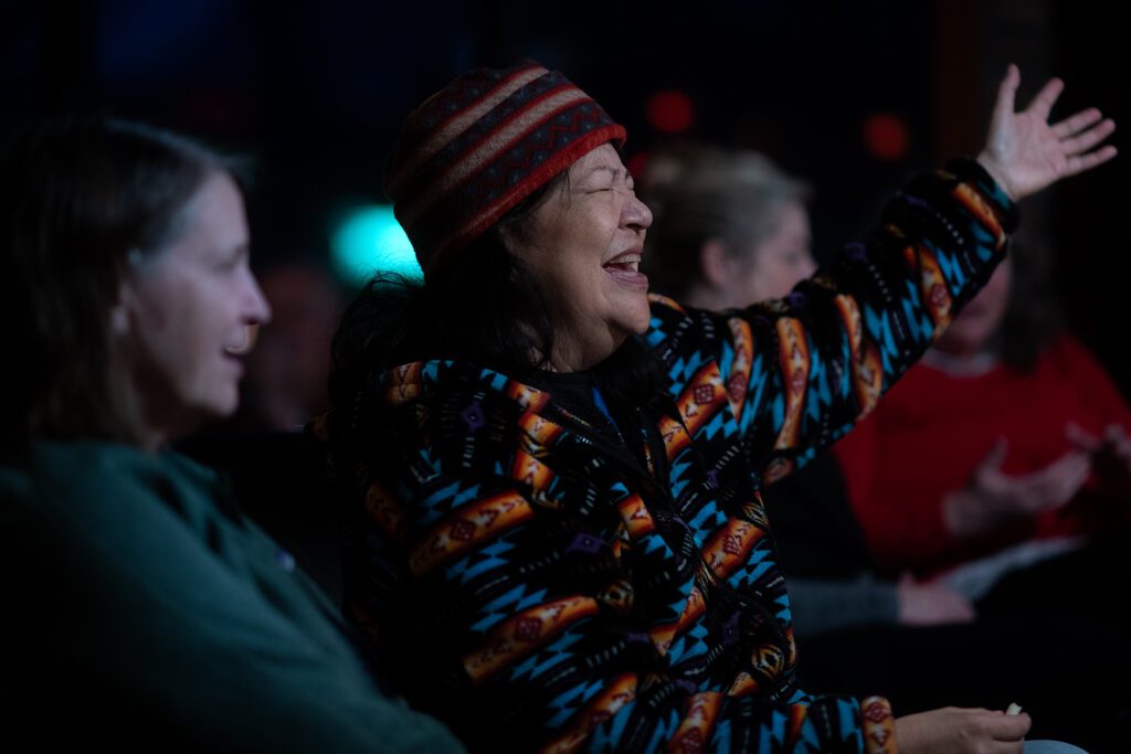 During the Singers' Saturday event, Cindy "Sioux" Minkler sang with Hodge with one arm raised.