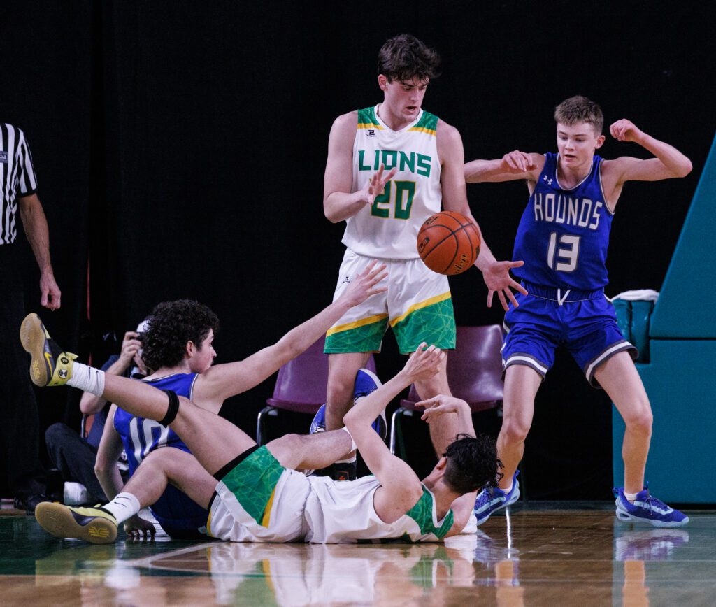 Lynden’s Anthony Canales throws a pass to teammate Dawson Adams from the floor.