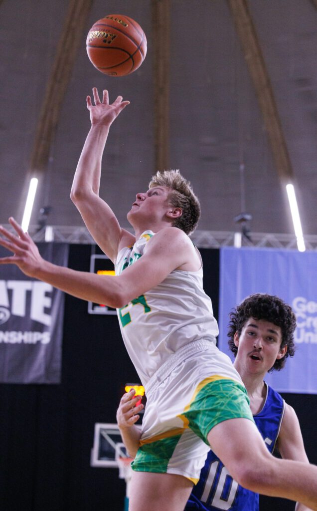 Lynden’s Kobe Baar throws up a shot.