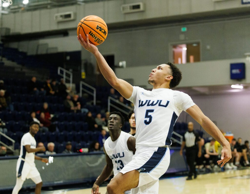 Western Washington University’s D’Angelo Minnis goes up for a layup as teammates watch from behind him.