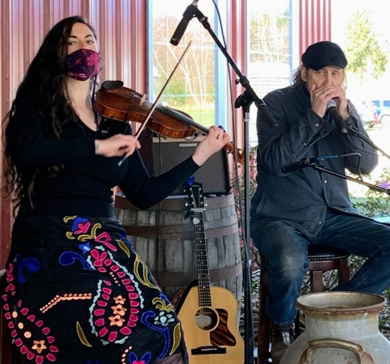 Robin & Reed, a duo comprised of Kera-Lynne Newman and Jan Peters, performing Irish/Celtic and American music with fiddle, guitar and a harmonica.