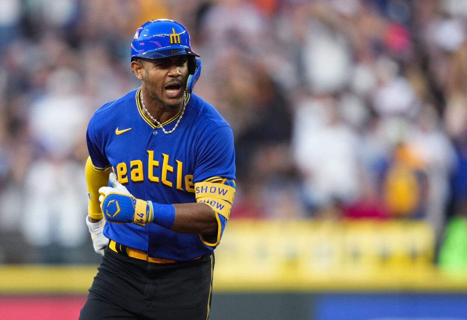 Seattle Mariners' Julio Rodríguez yells as he runs to the bases.