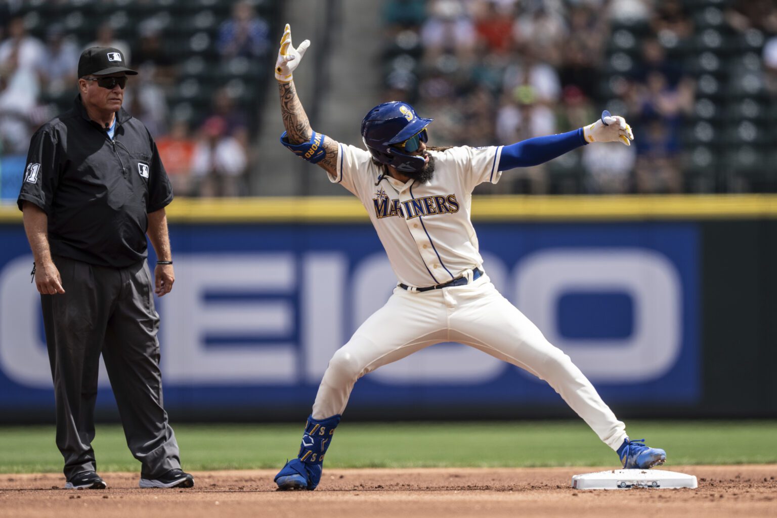 Seattle Mariners' J.P. Crawford celebrates with a pose.