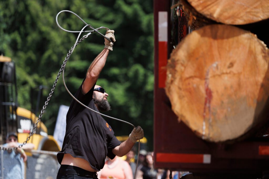 Chris Husby throws a chain during the Wrapper Throwing competition.