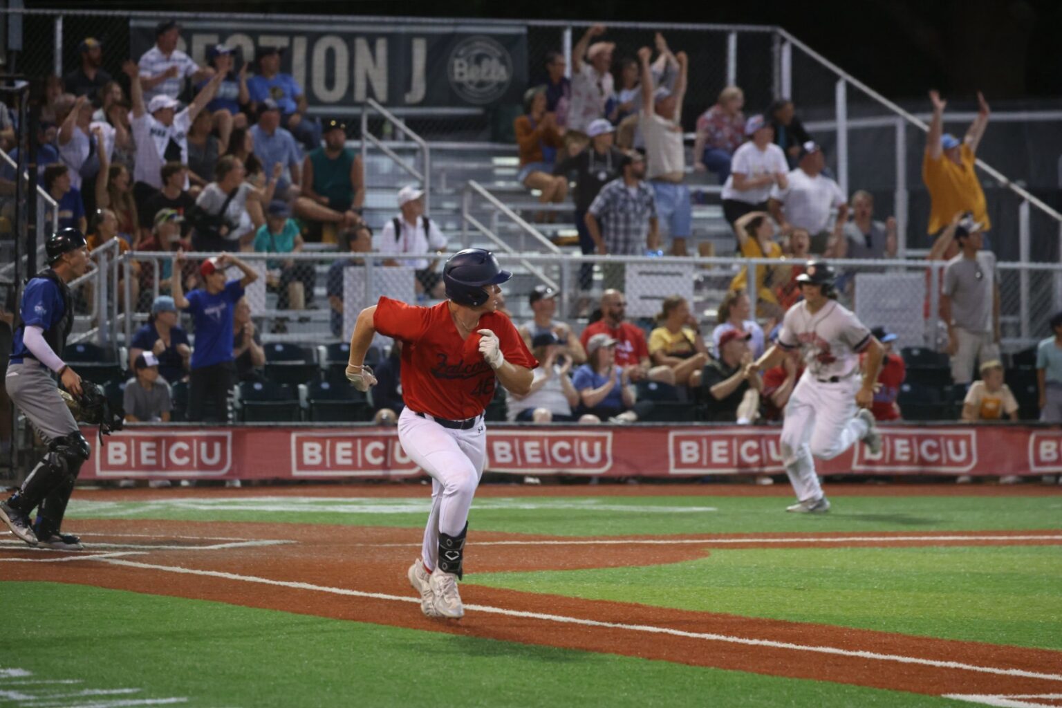 Gavyn Jones run to first base while watching his game-winning hit.