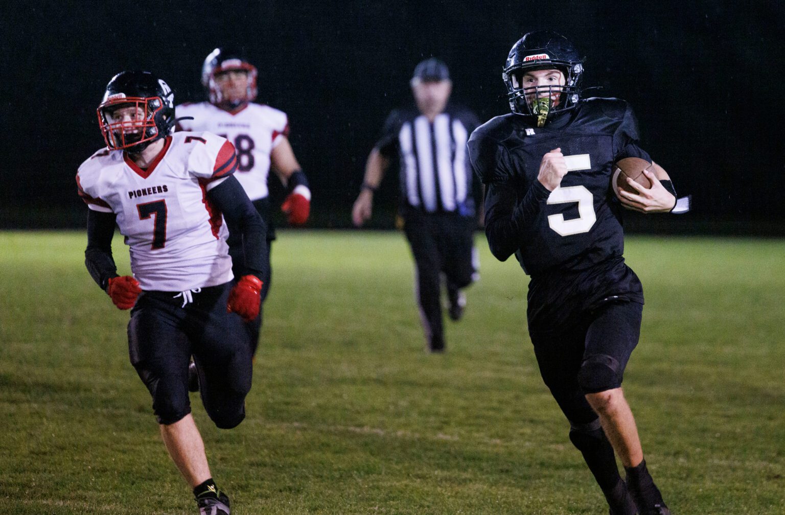 Meridian’s Jaeger Fyfe finds room to run along the sidelines.