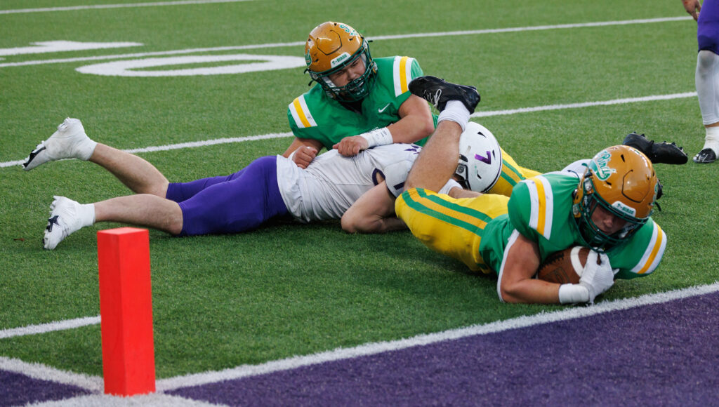 Tumwater scores on a disputed touchdown to tie the game against Anacortes.