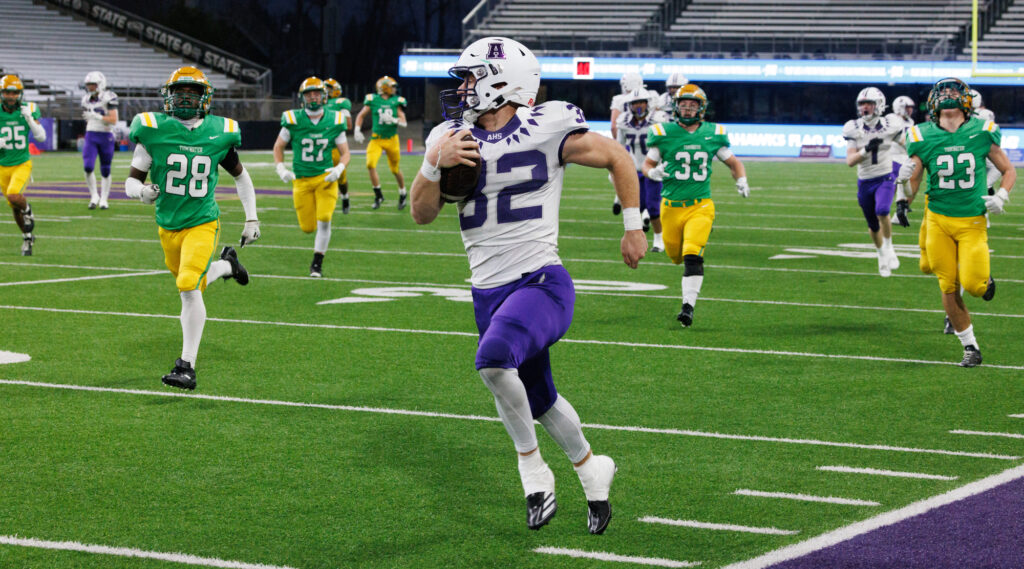 Anacortes senior Brock Beaner runs in for a 66-yard touchdown.