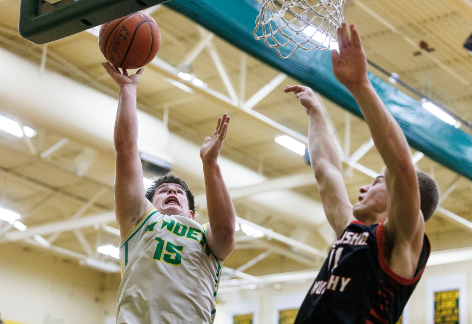 Lynden’s Malachi Koenen flies in for a layup.