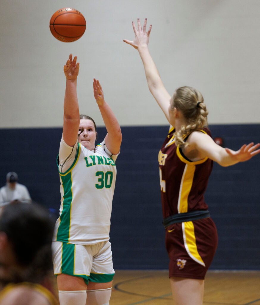 Lynden’s Payton Mills shoots a 3-pointer.