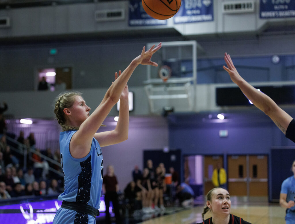 Western’s Ellee Brockman sinks a basket to put the Vikings ahead.