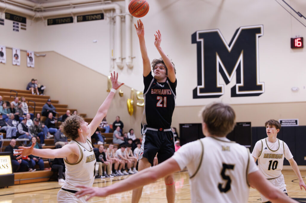 Bellingham’s Kincade Vanhouten hits a jump shot.