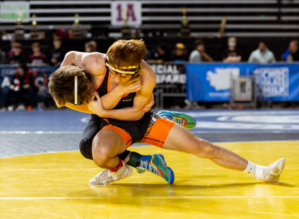 Blaine’s Vinnie Saia scores a takedown against Royal’s Preston Andersen in a 1A boys 120-pound match.